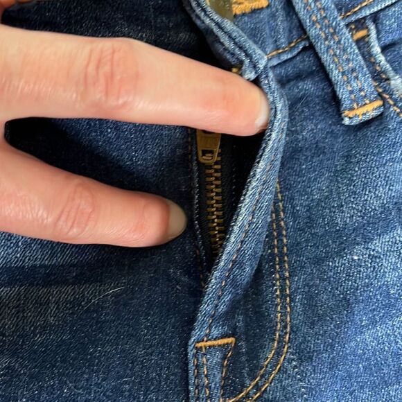 Super cute FRAME Brand Factory Distressed Skinny Jeans - Picture 6 of 15